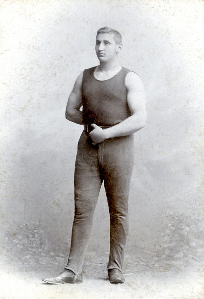 Mladý Šmejkal na snímku z ateliéru Mulač. (Archiv města Mnichovic)