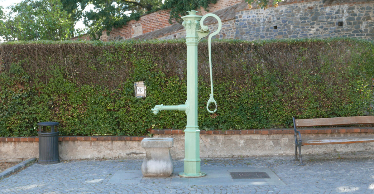 Vyšehrad – litinová pumpa